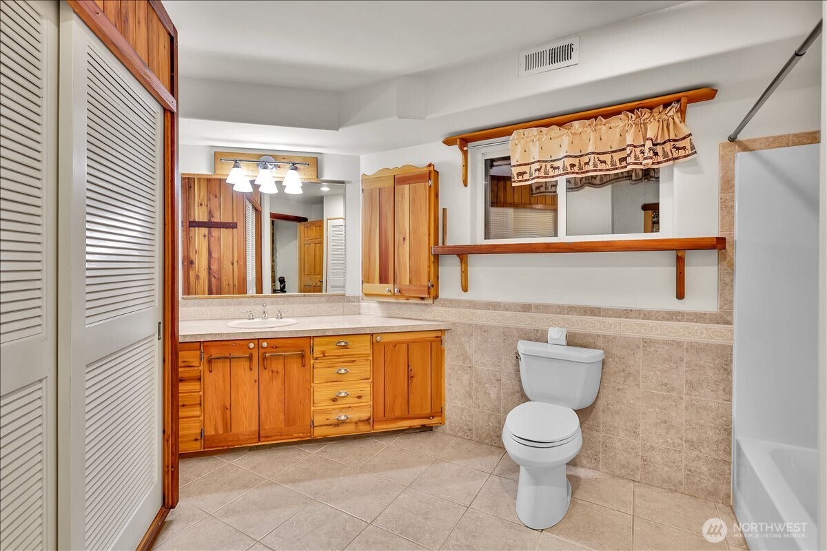 17049 Lake Point Drive Property Photo 18