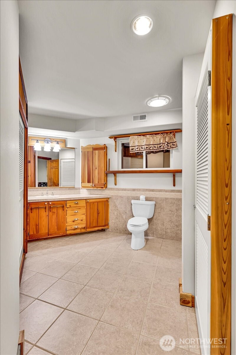 17049 Lake Point Drive Property Photo 19