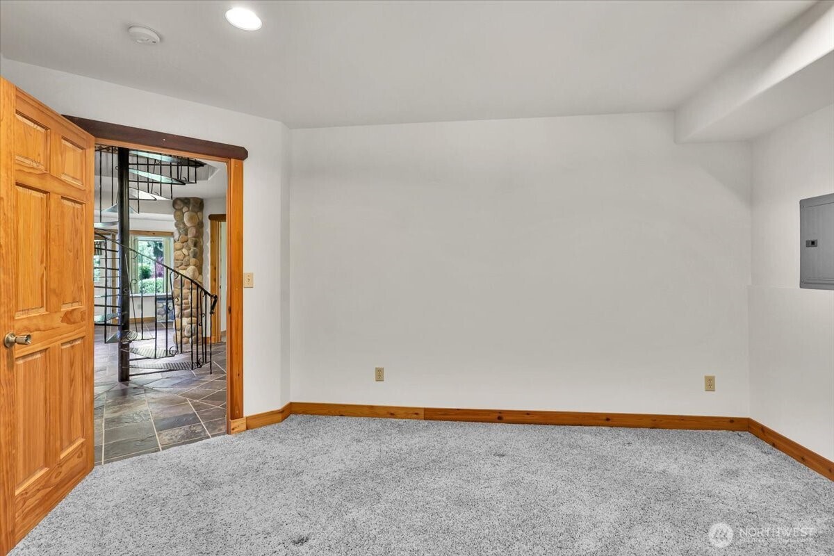 17049 Lake Point Drive Property Photo 20