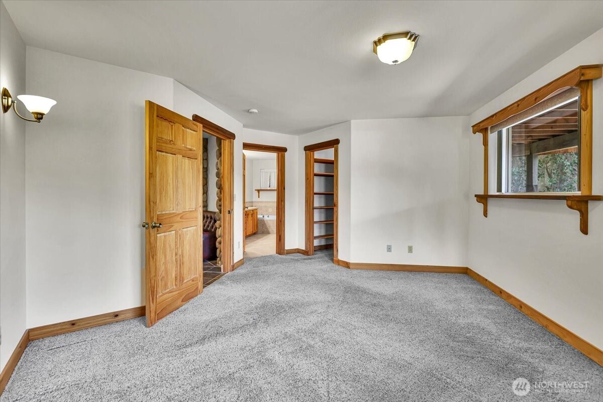 17049 Lake Point Drive Property Photo 21