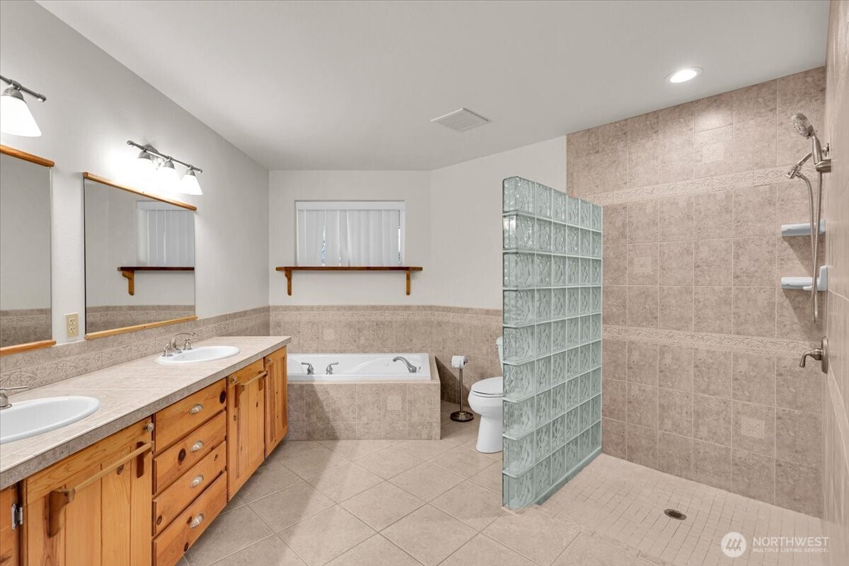 17049 Lake Point Drive Property Photo 22