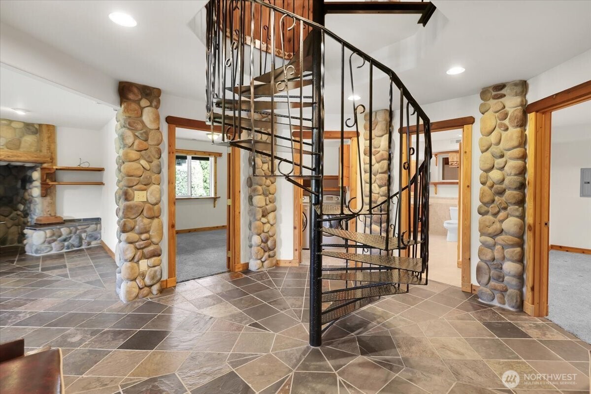 17049 Lake Point Drive Property Photo 23