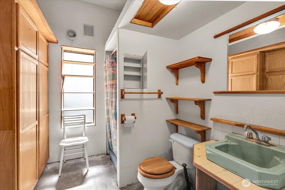 17049 Lake Point Drive Property Photo 28