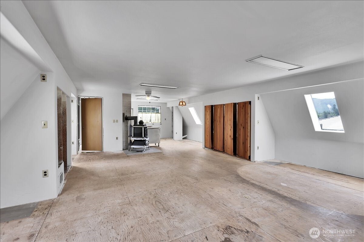 17049 Lake Point Drive Property Photo 31