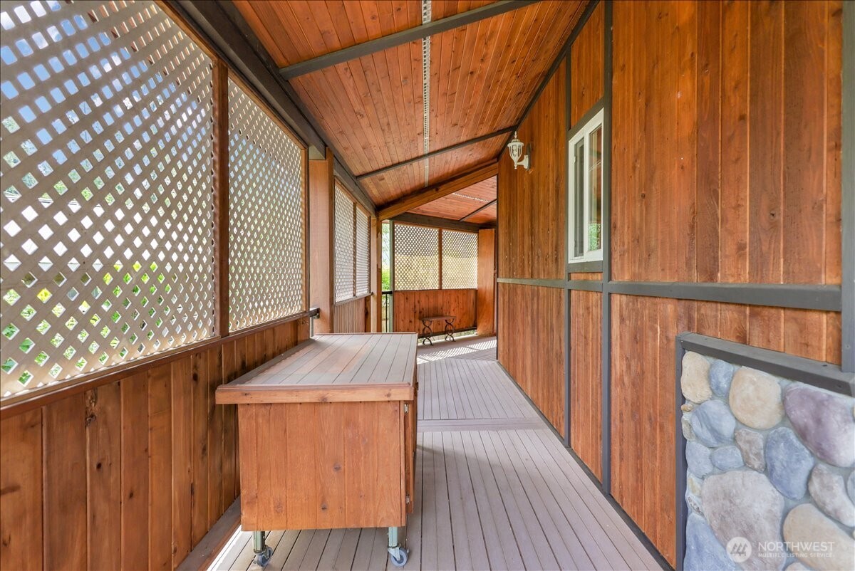17049 Lake Point Drive Property Photo 33