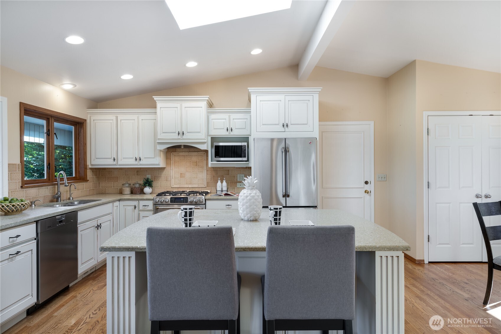 4232 Shoreclub Drive Property Photo 14