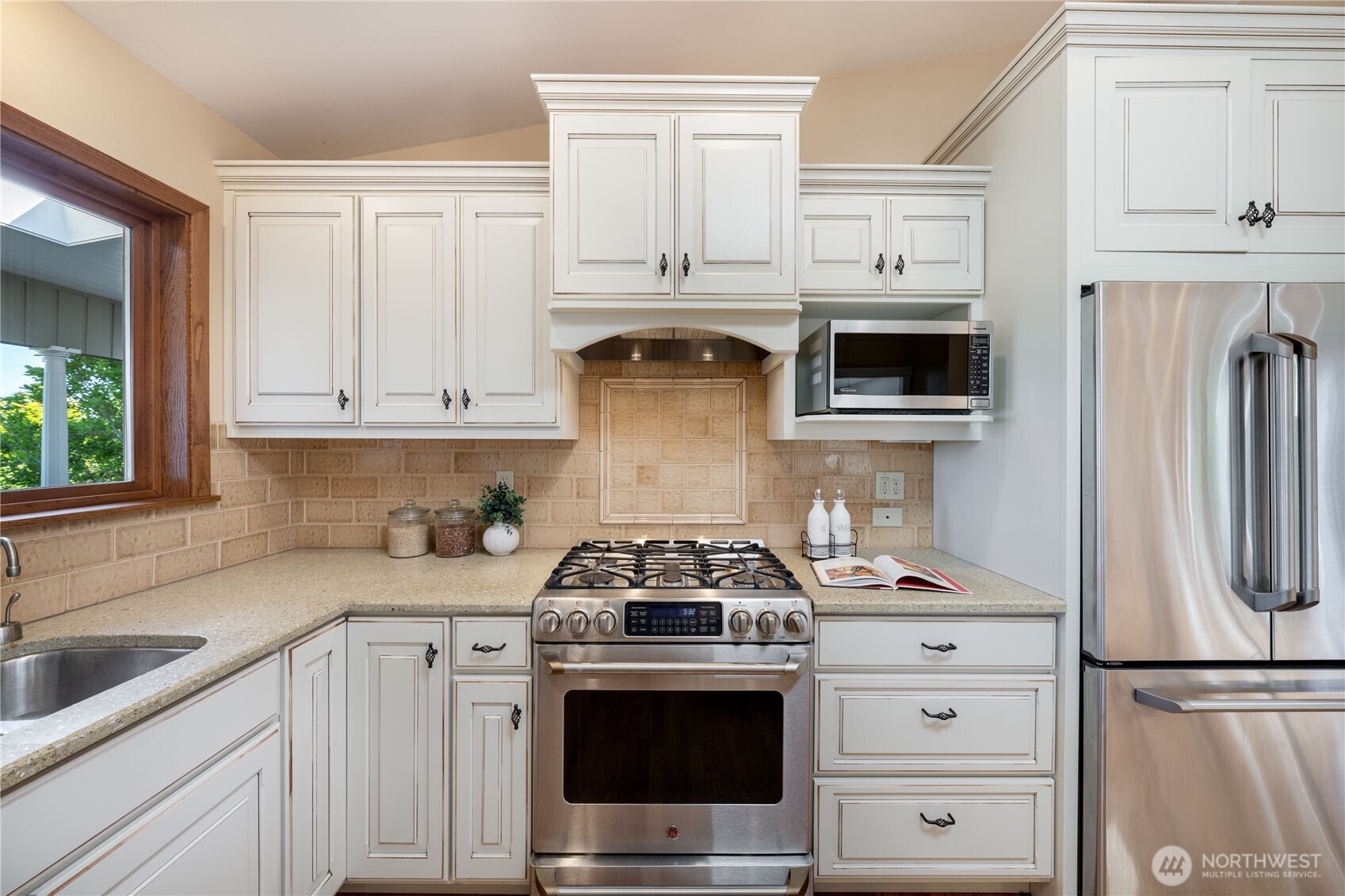 4232 Shoreclub Drive Property Photo 18