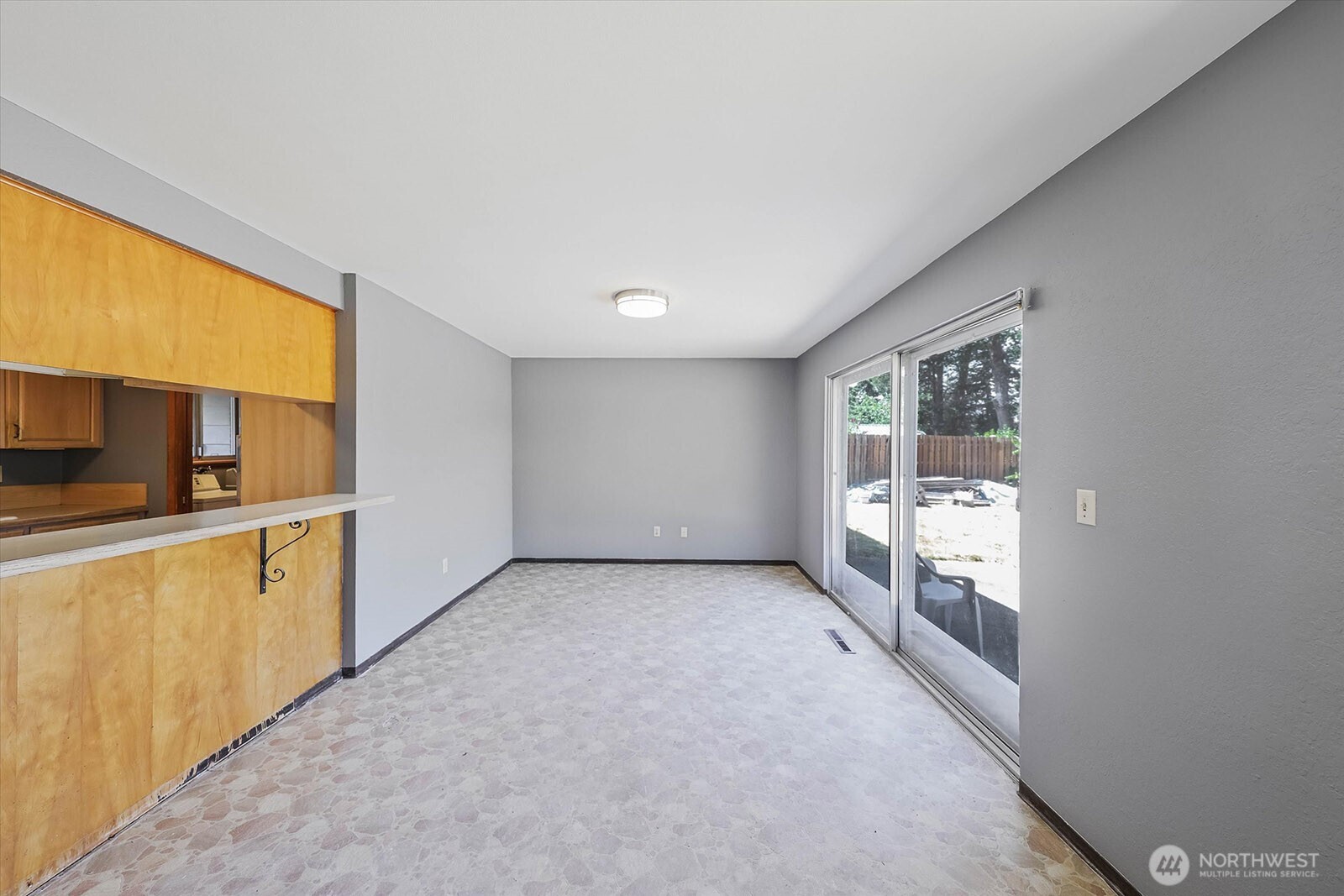 9015 Winona Street Property Photo 7