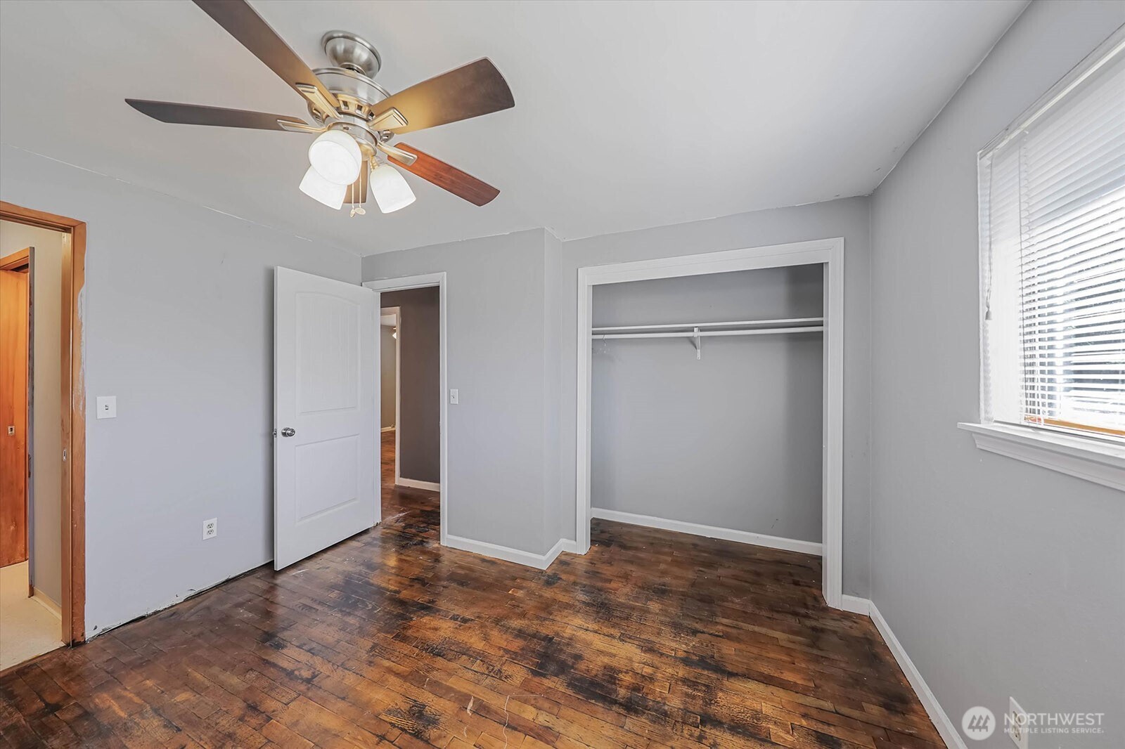9015 Winona Street Property Photo 15