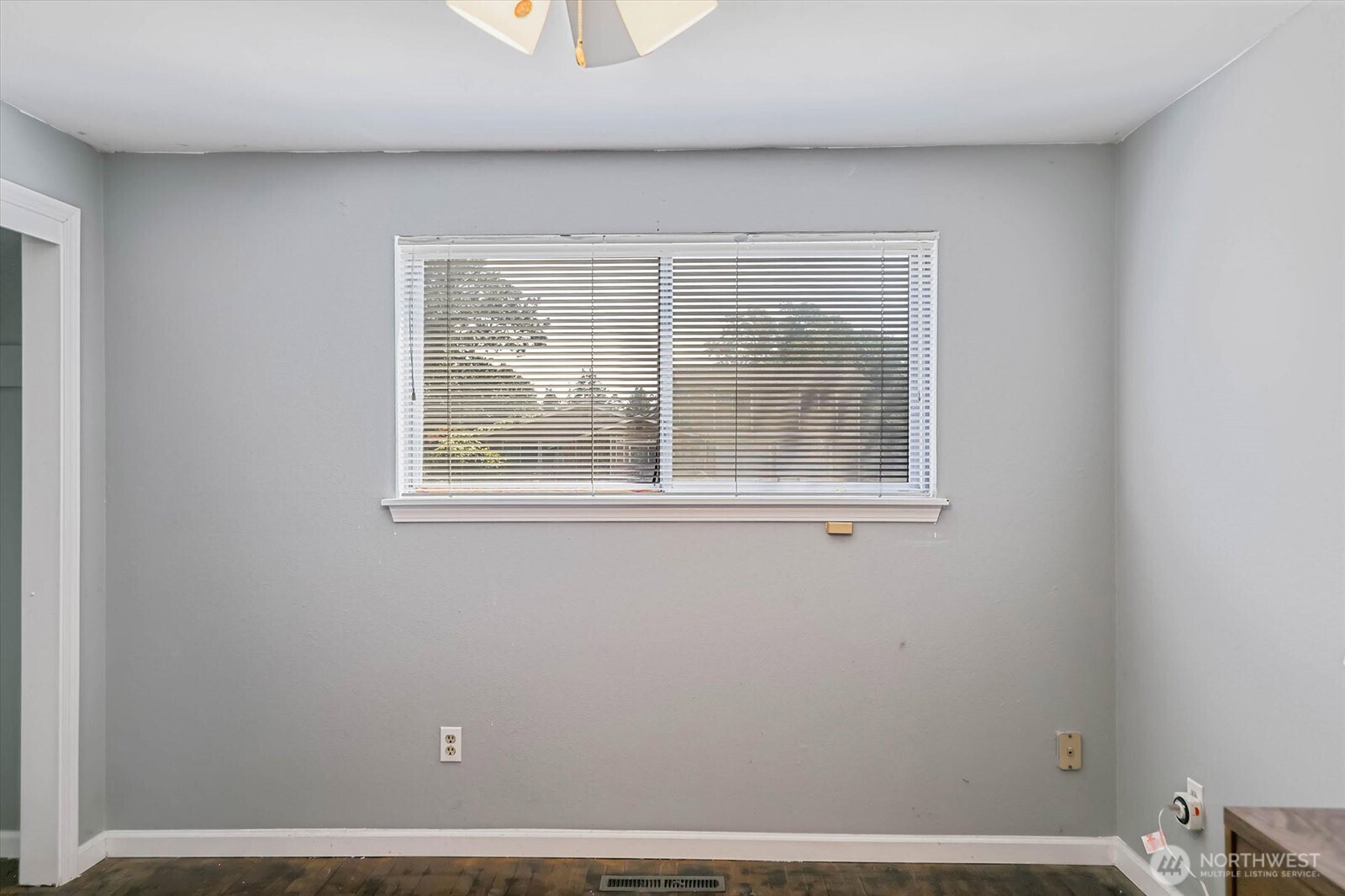 9015 Winona Street Property Photo 18