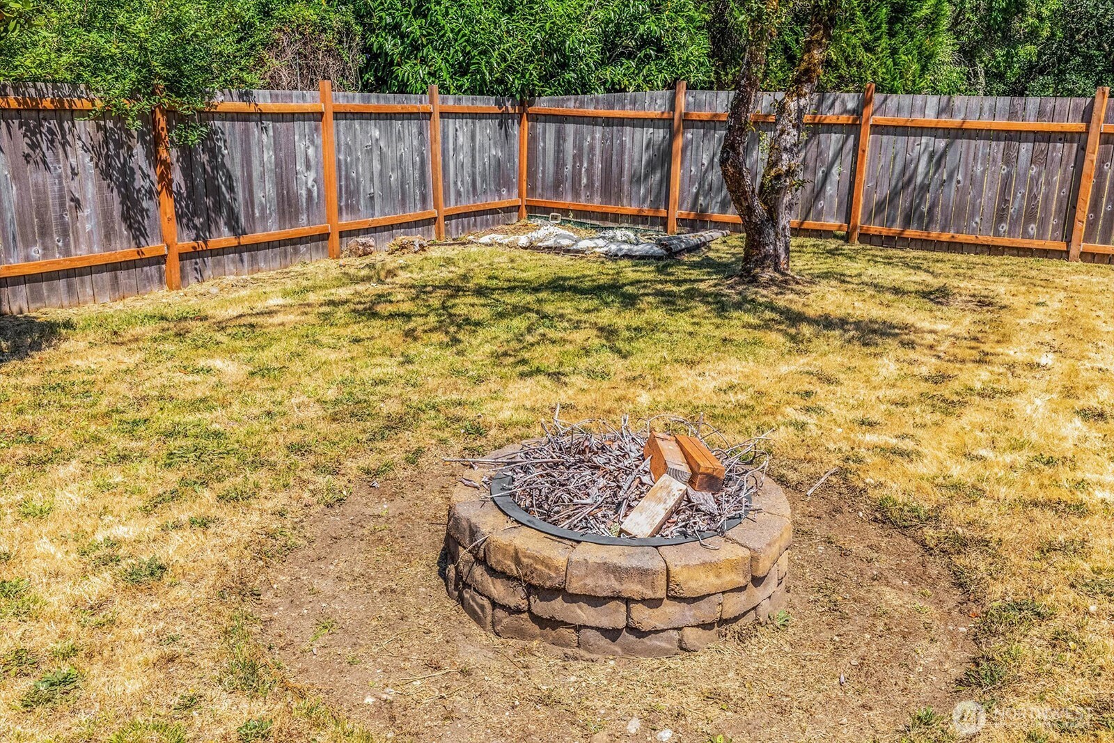 9015 Winona Street Property Photo 25