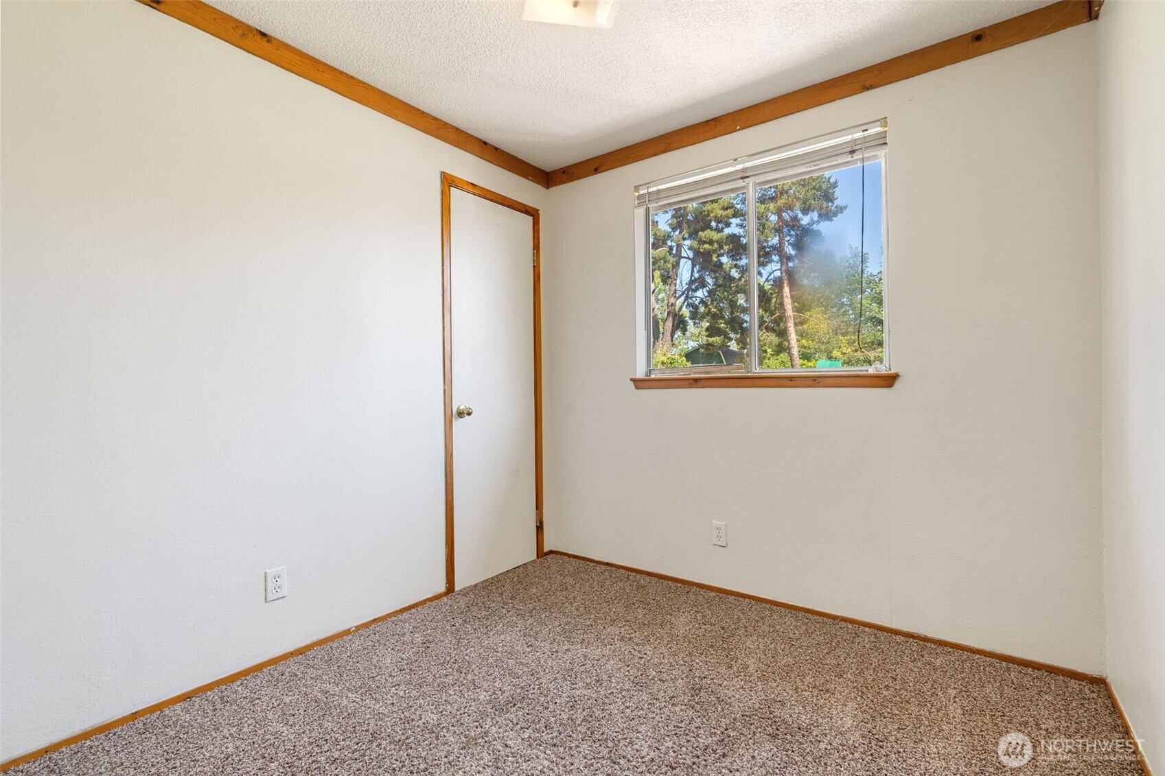 511 W 7th Street Property Photo 17
