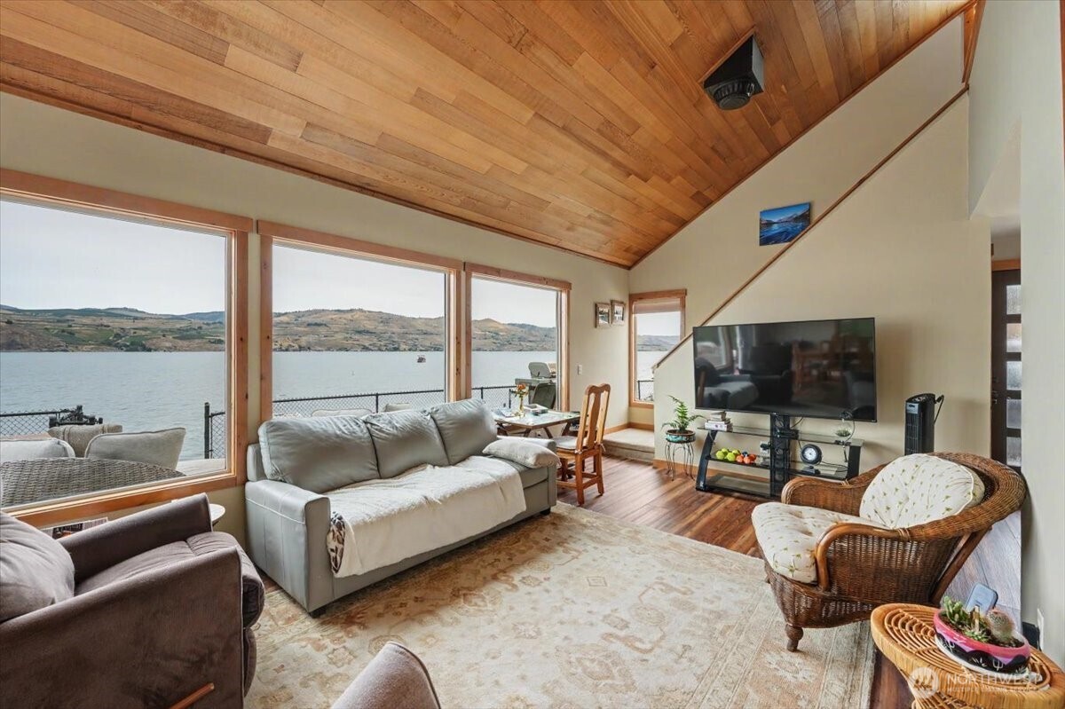 1386 S Lakeshore Road Property Photo 15