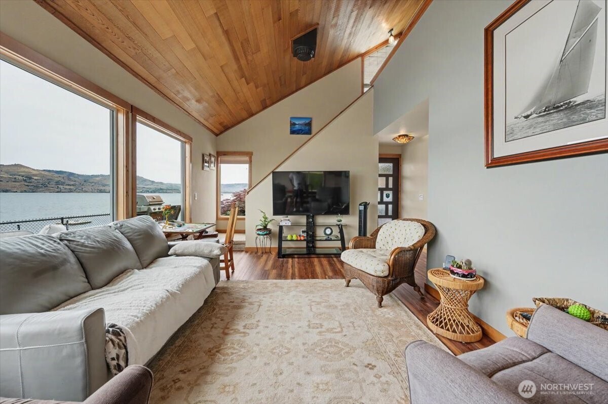 1386 S Lakeshore Road Property Photo 16