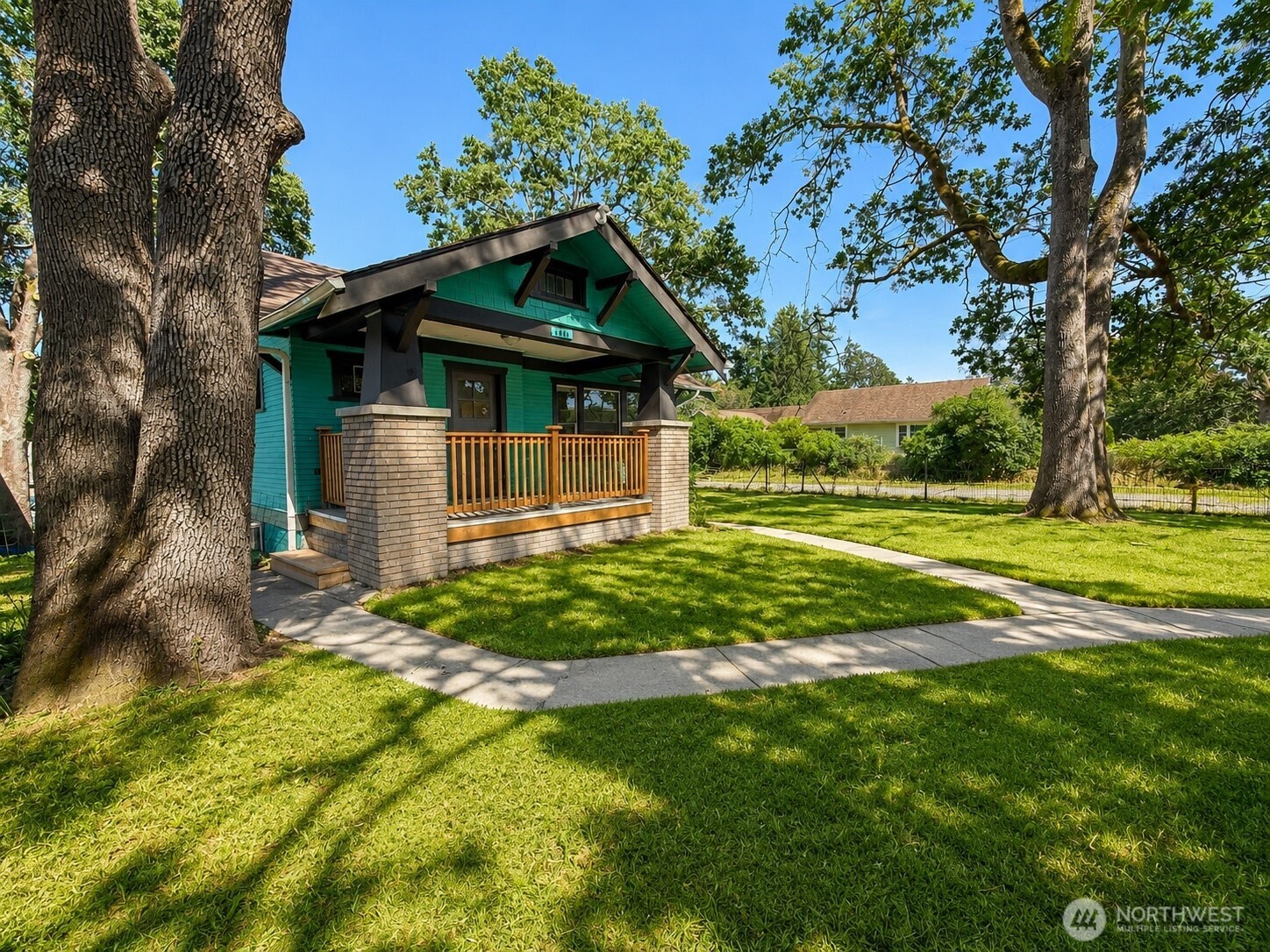 8601 8603 Maple Street Property Photo 2