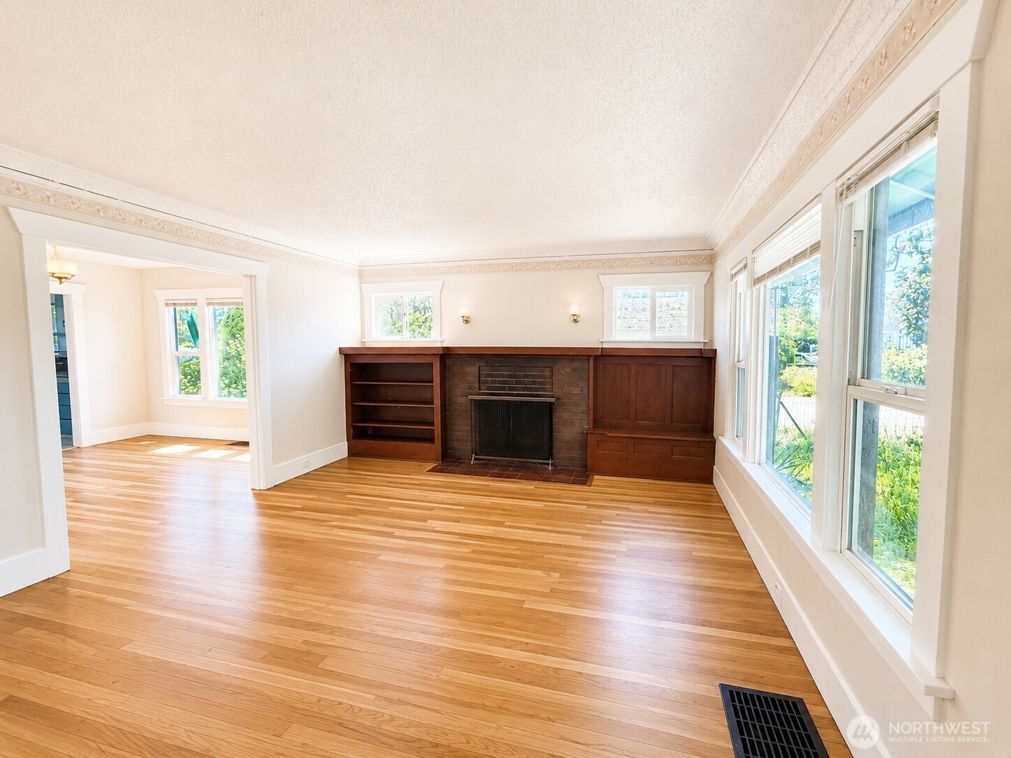 8601 8603 Maple Street Property Photo 3