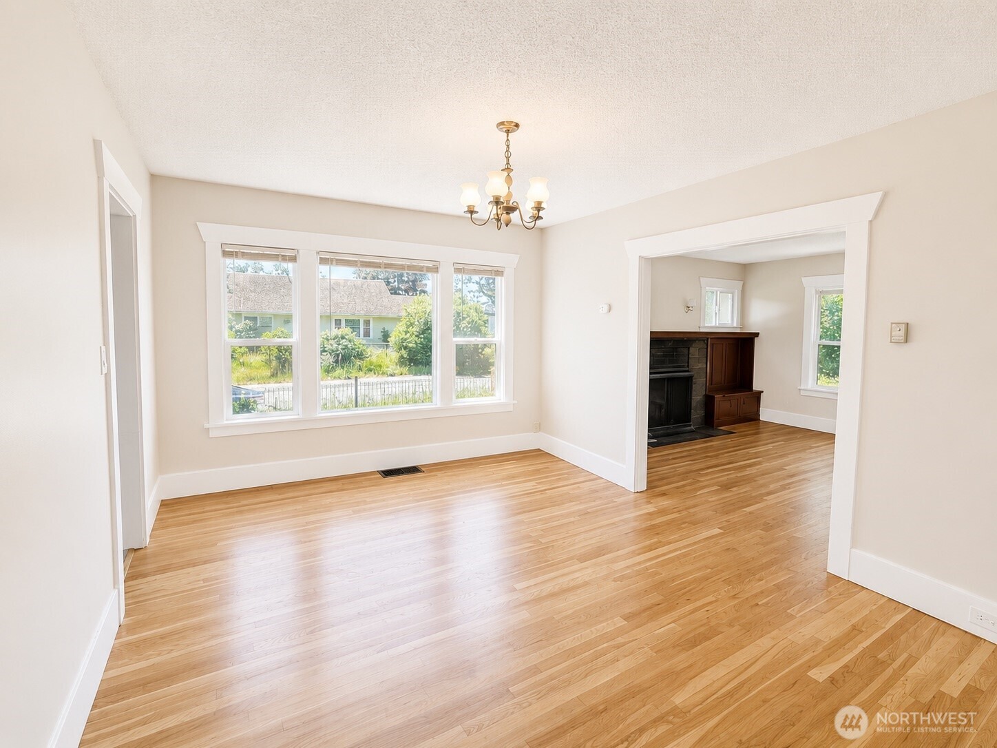 8601 8603 Maple Street Property Photo 4