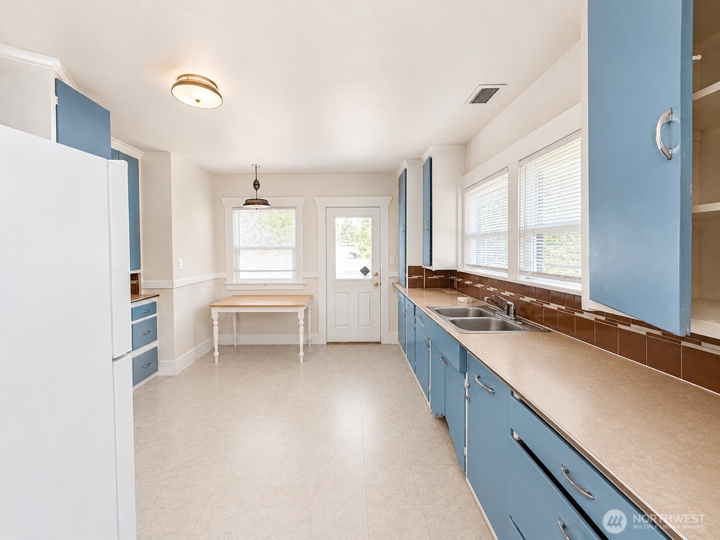 8601 8603 Maple Street Property Photo 5