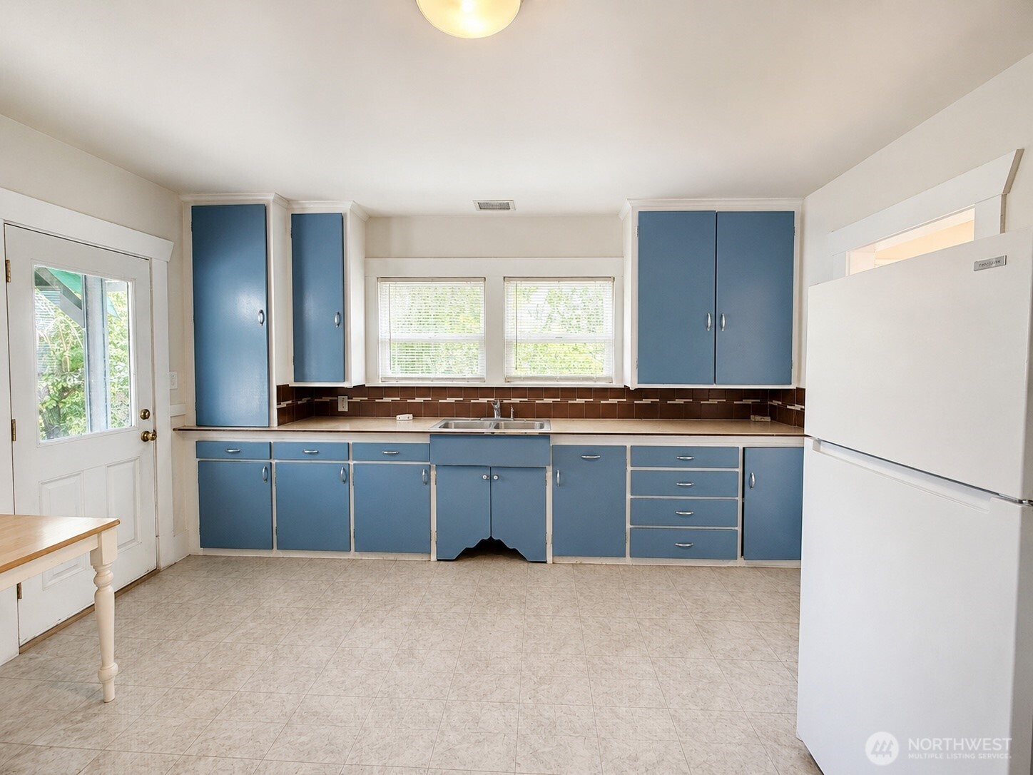 8601 8603 Maple Street Property Photo 6