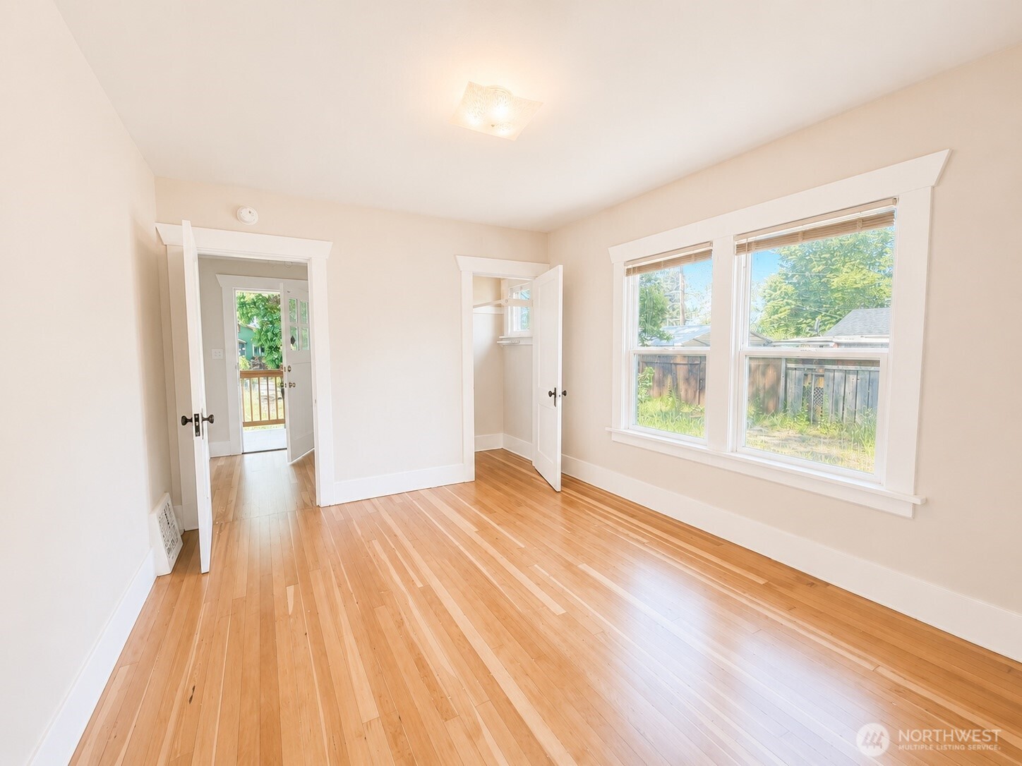 8601 8603 Maple Street Property Photo 10