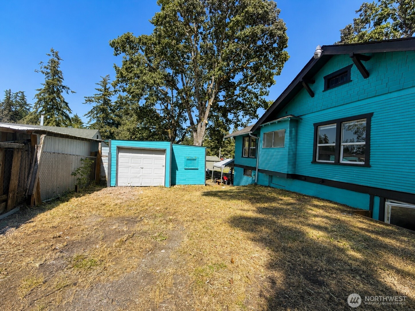 8601 8603 Maple Street Property Photo 14