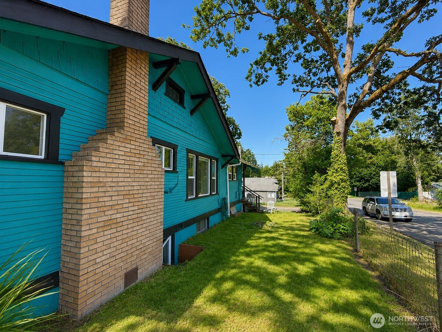8601 8603 Maple Street Property Photo 15