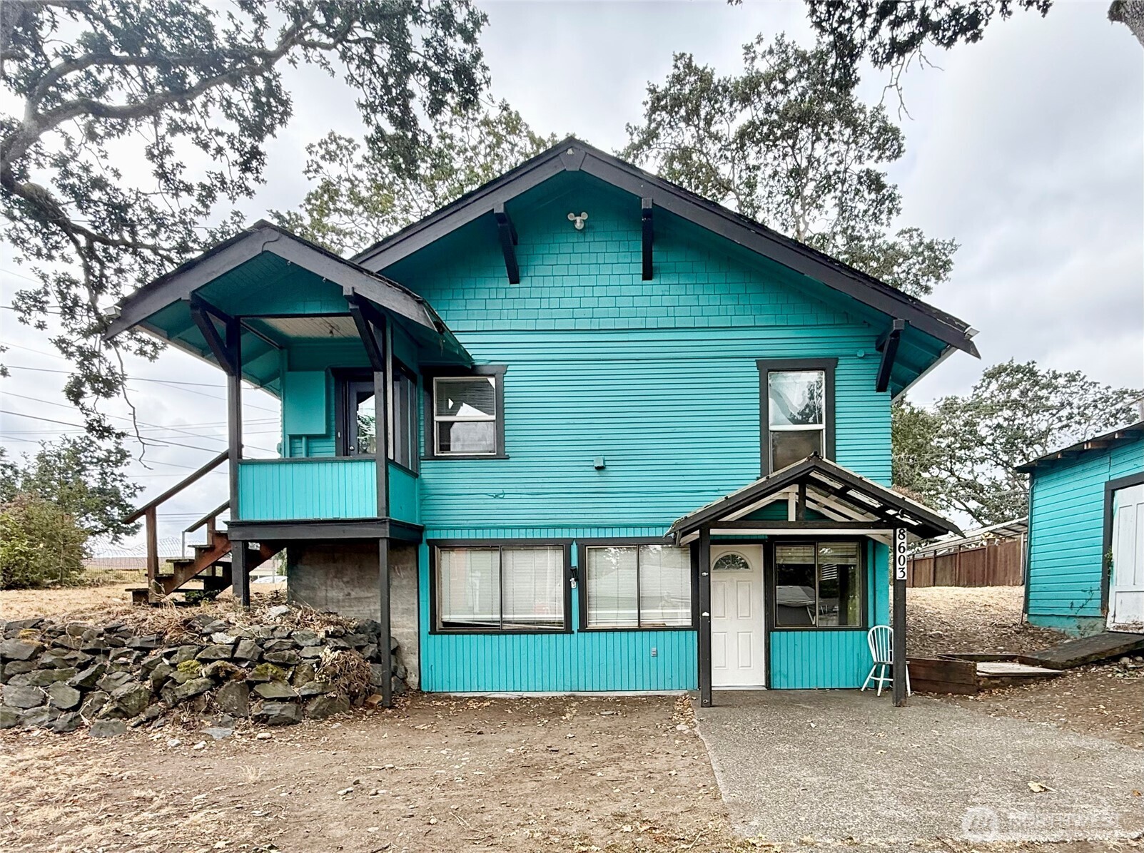 8601 8603 Maple Street Property Photo 17