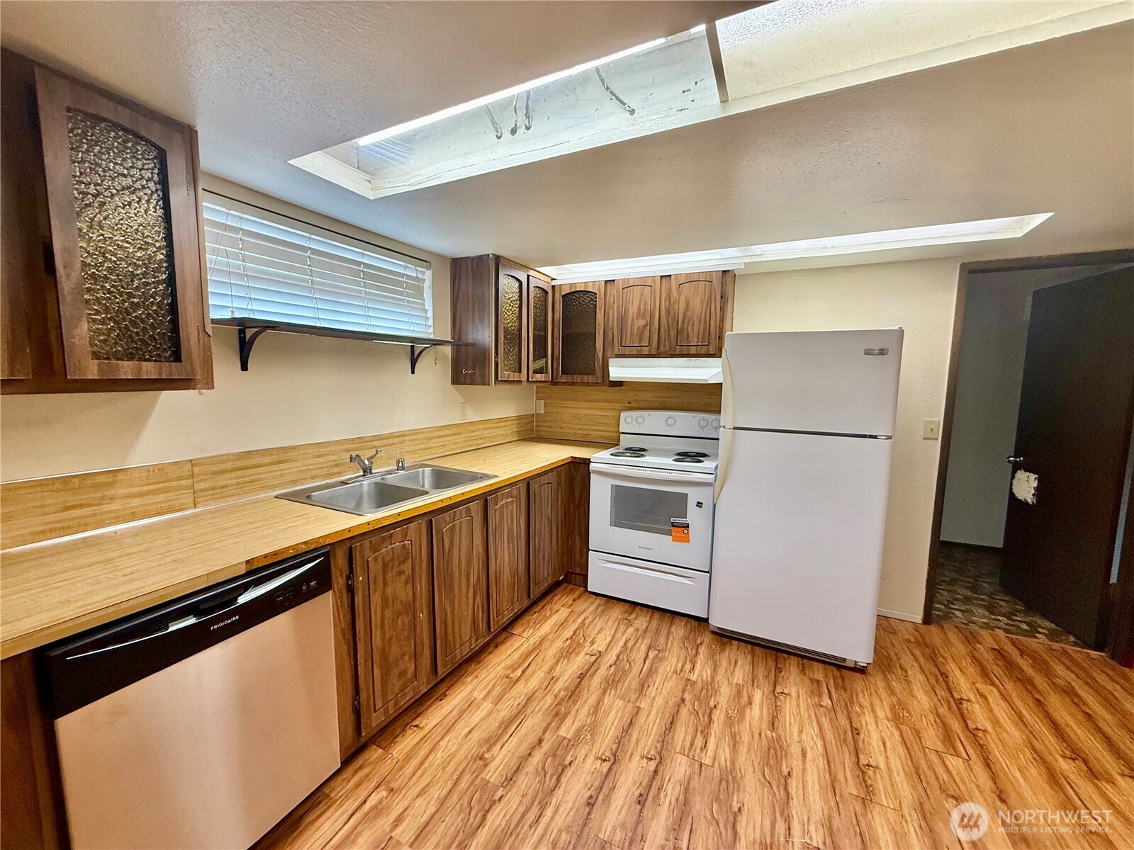 8601 8603 Maple Street Property Photo 21