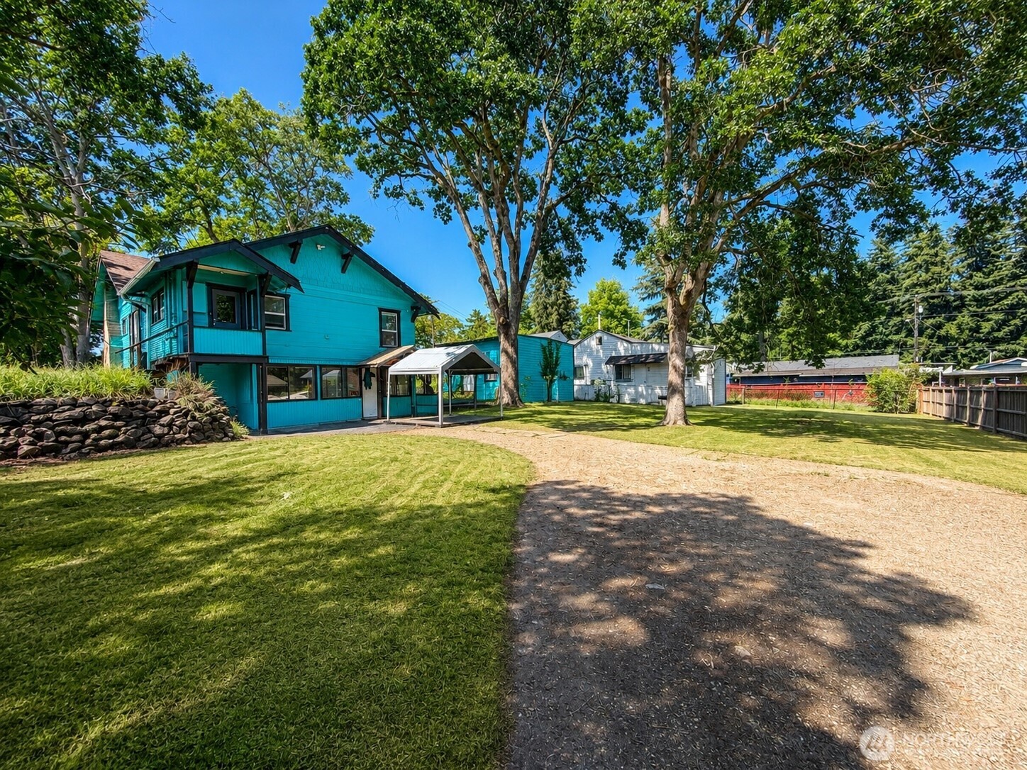8601 8603 Maple Street Property Photo 26