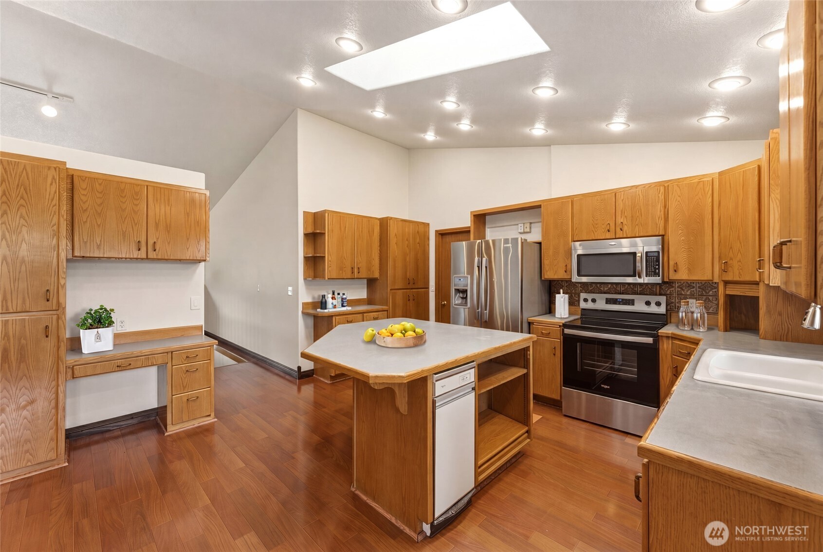 1022 Southview Drive Property Photo 6
