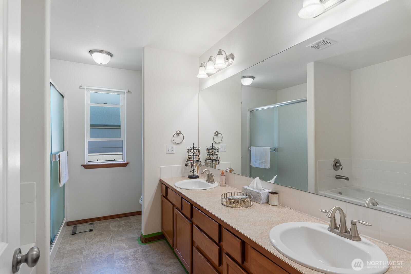 509 E Division Street A Property Photo 13