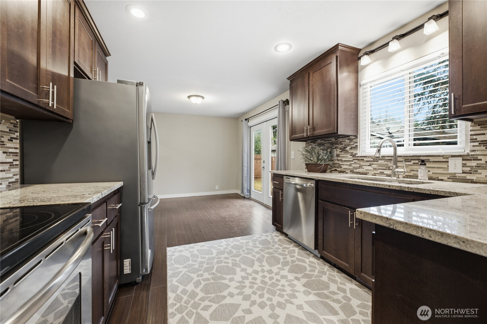 6911 Vandermark Road Property Photo 10