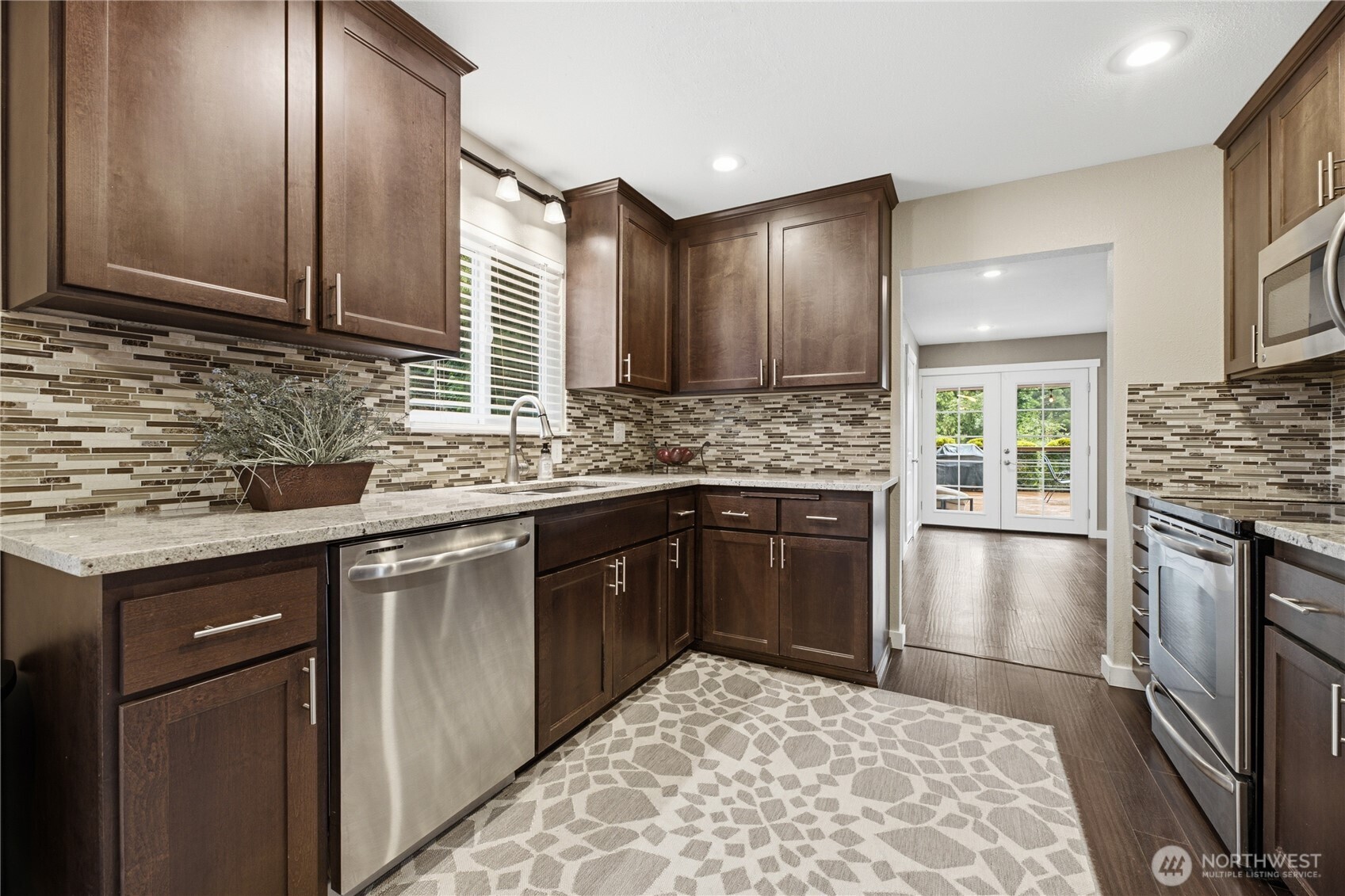 6911 Vandermark Road Property Photo 12