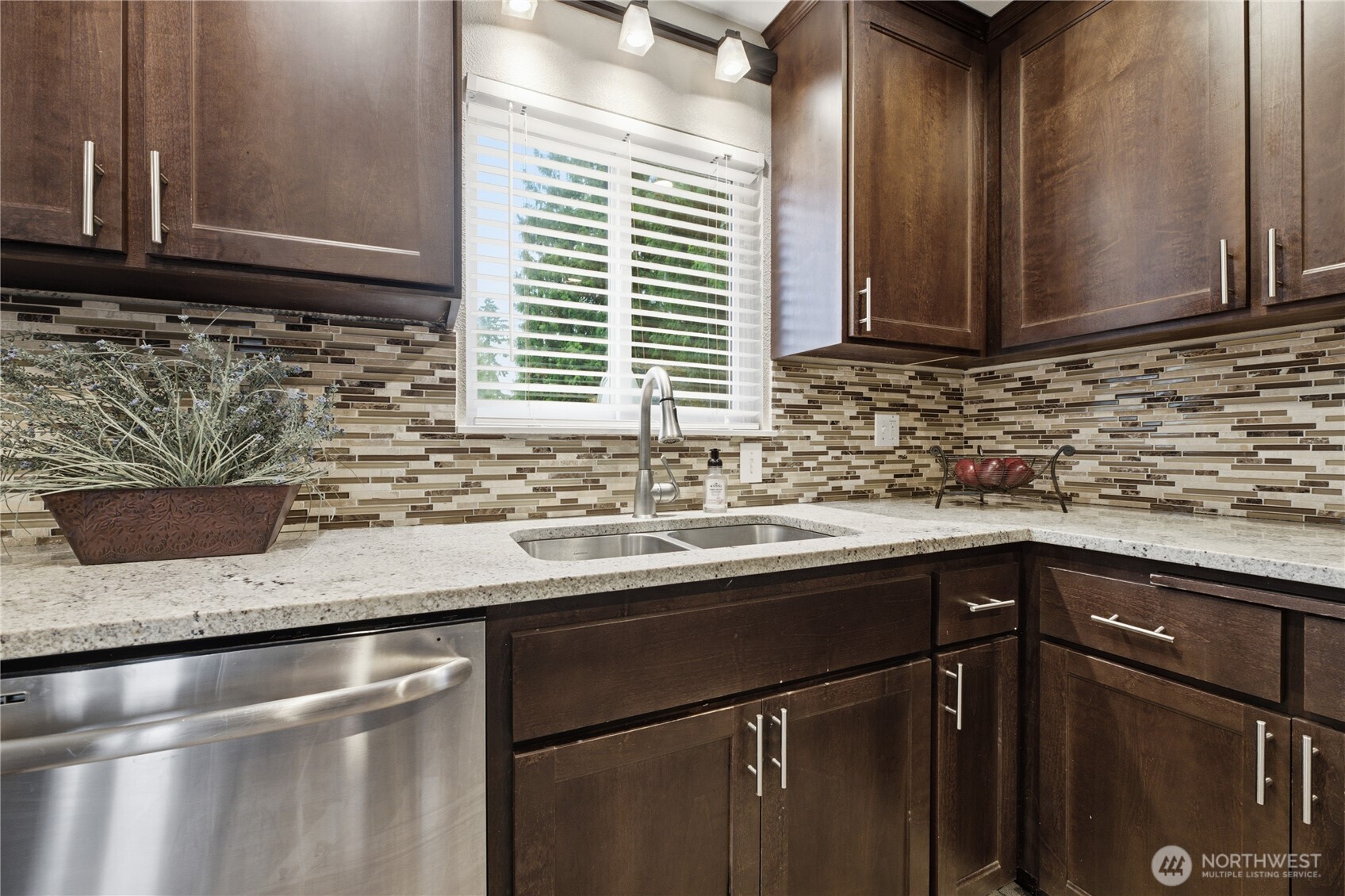 6911 Vandermark Road Property Photo 13