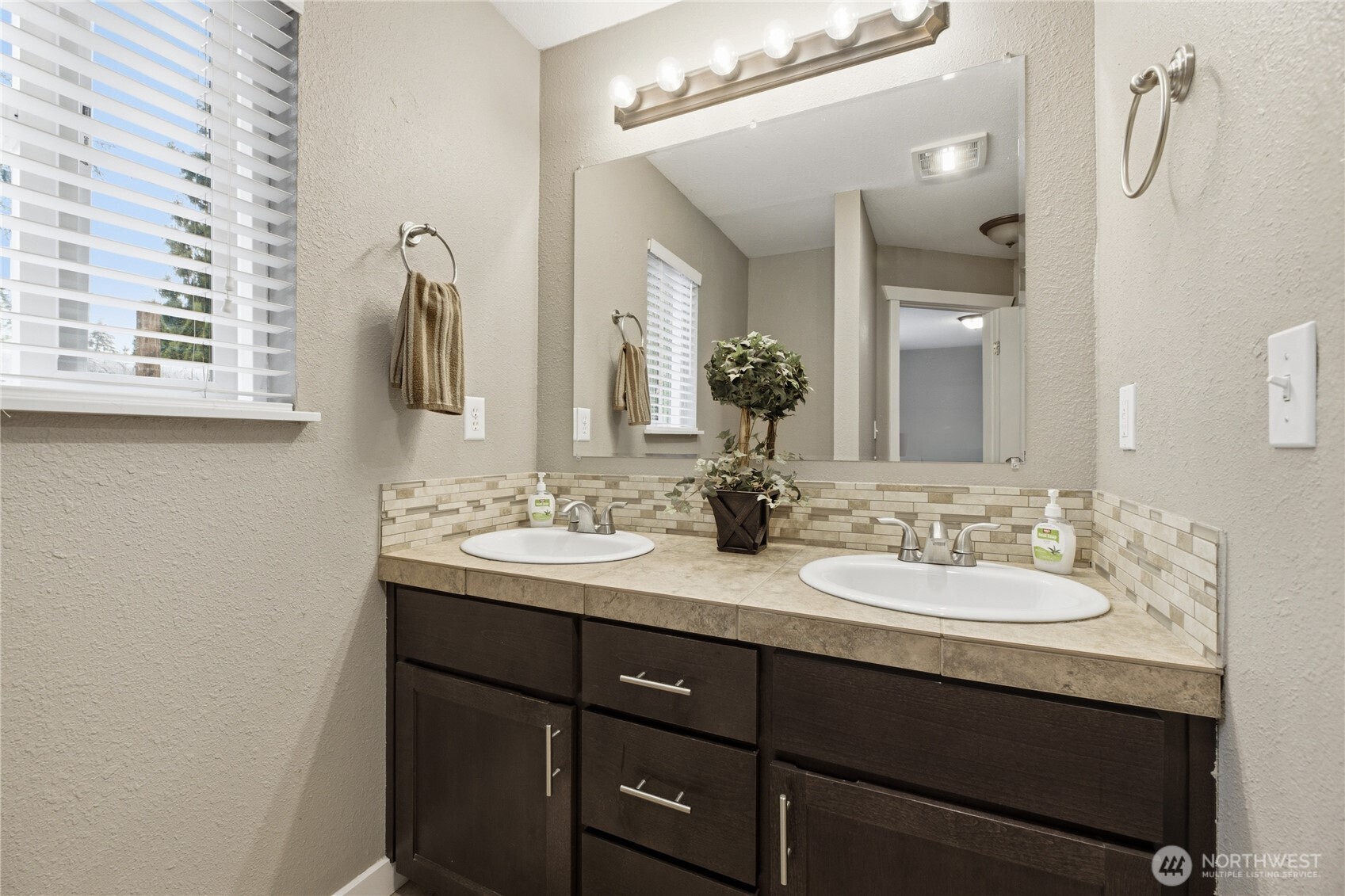 6911 Vandermark Road Property Photo 23