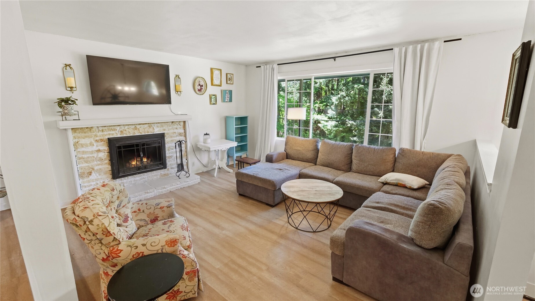 18427 Homeview Drive Property Photo 4