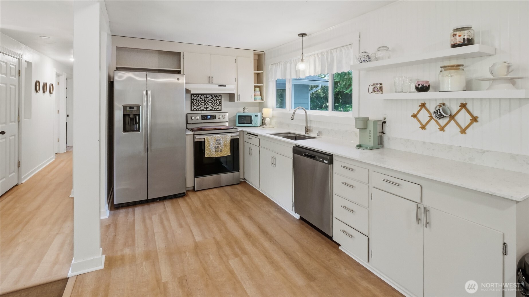 18427 Homeview Drive Property Photo 8
