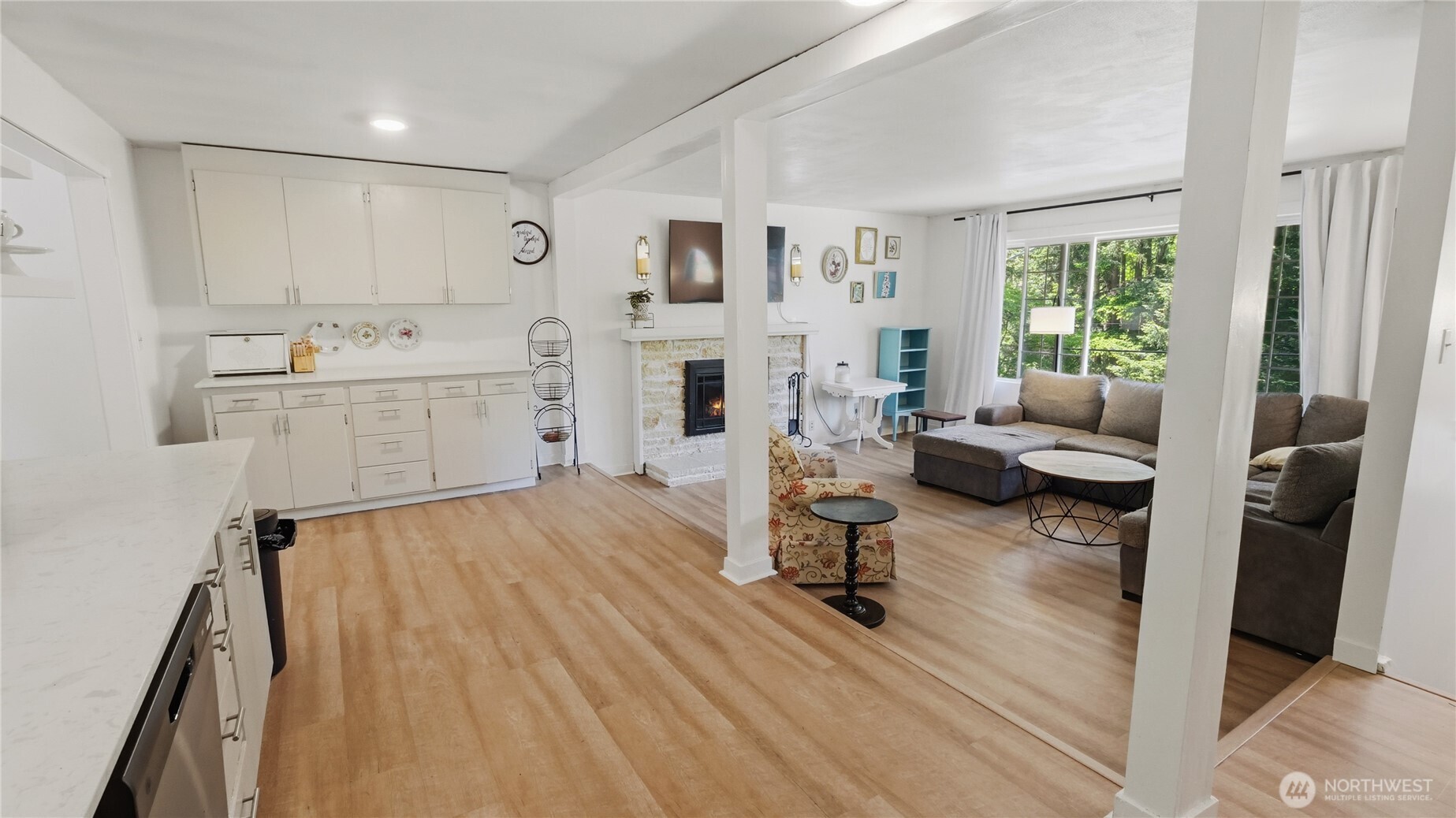 18427 Homeview Drive Property Photo 10