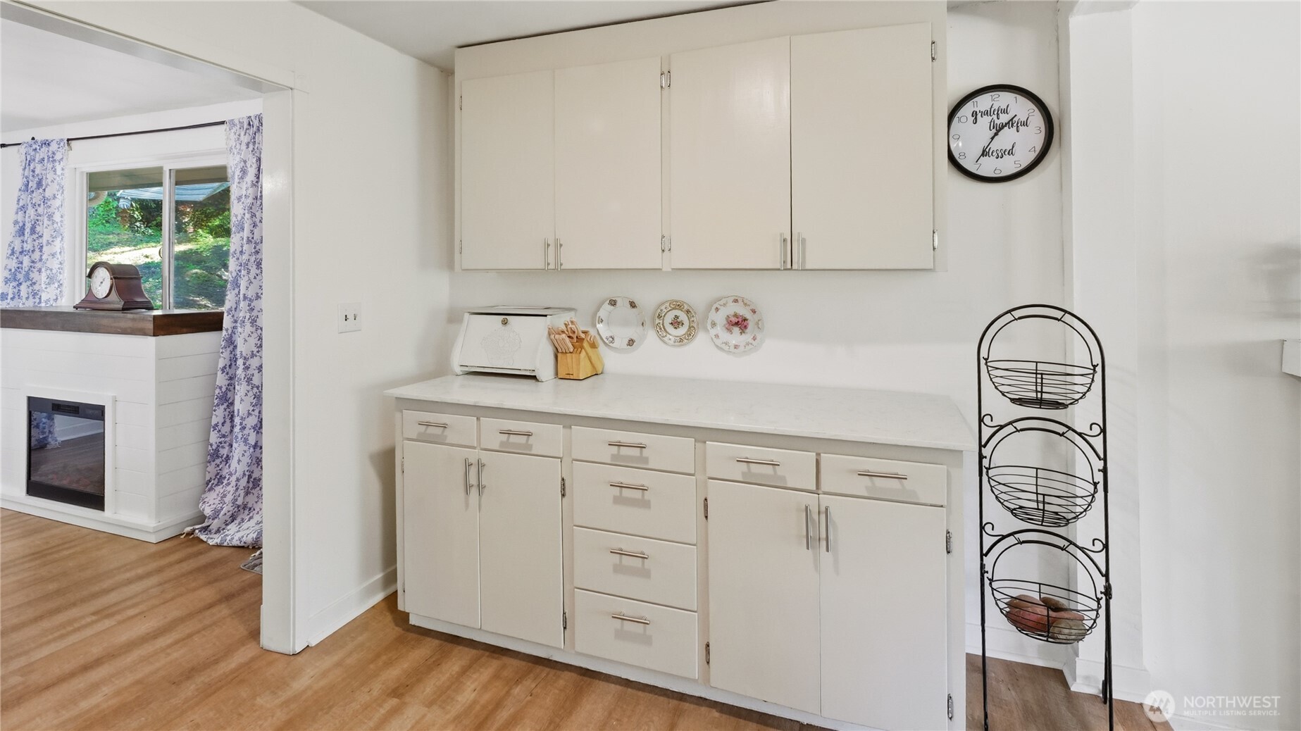 18427 Homeview Drive Property Photo 11