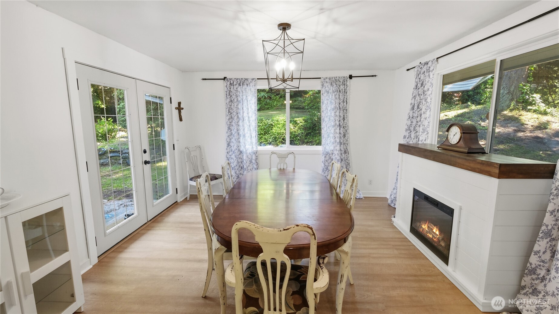 18427 Homeview Drive Property Photo 12