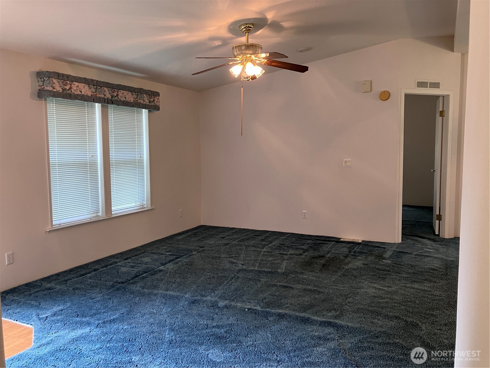 20 W Bridlewood Court Property Photo 5