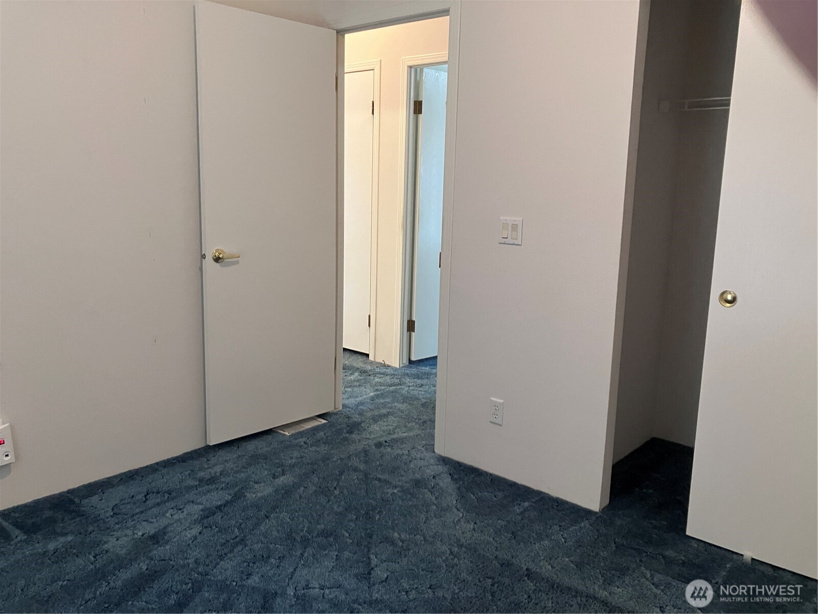 20 W Bridlewood Court Property Photo 8
