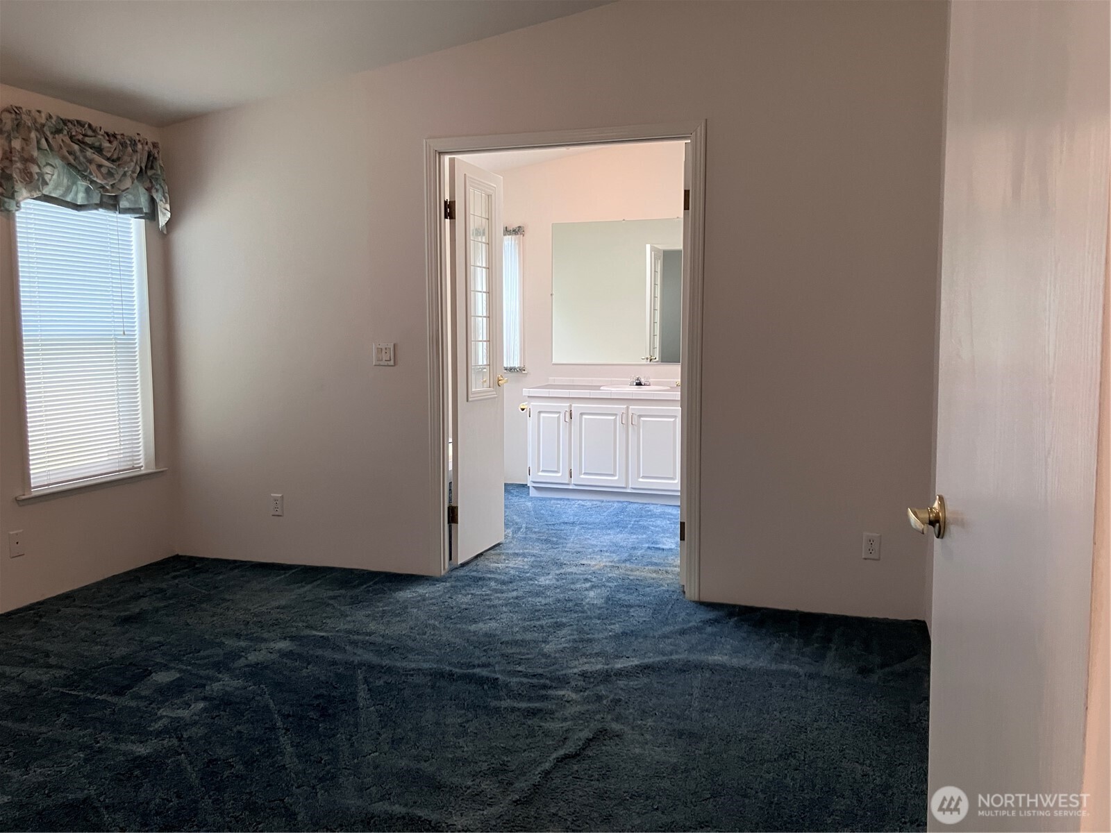 20 W Bridlewood Court Property Photo 21