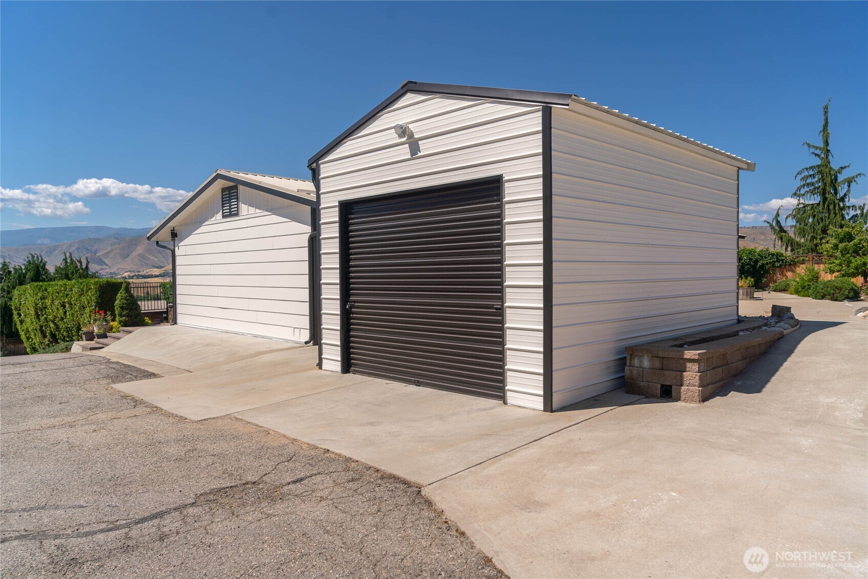 330 Sunnyslope Heights Property Photo 3