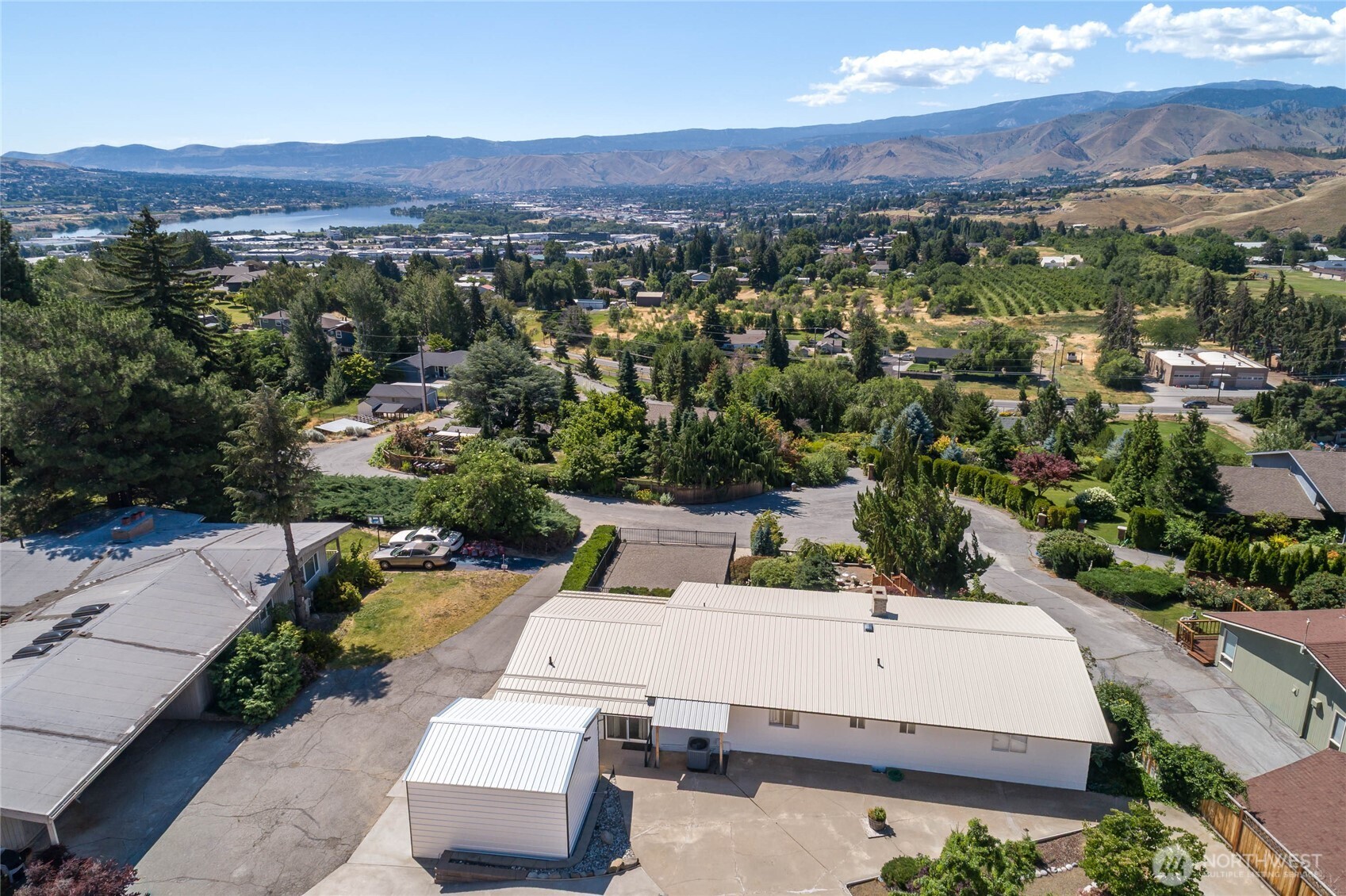 330 Sunnyslope Heights Property Photo 4
