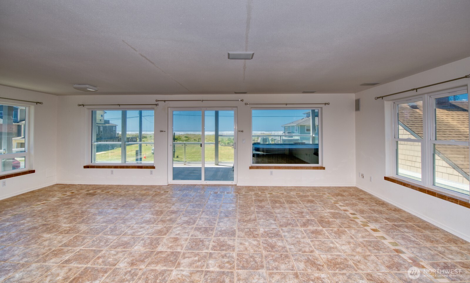 48140 Pacific Avenue Property Photo 6