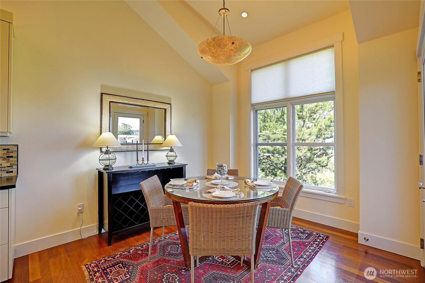 1095 Essex Street 2 Property Photo 6