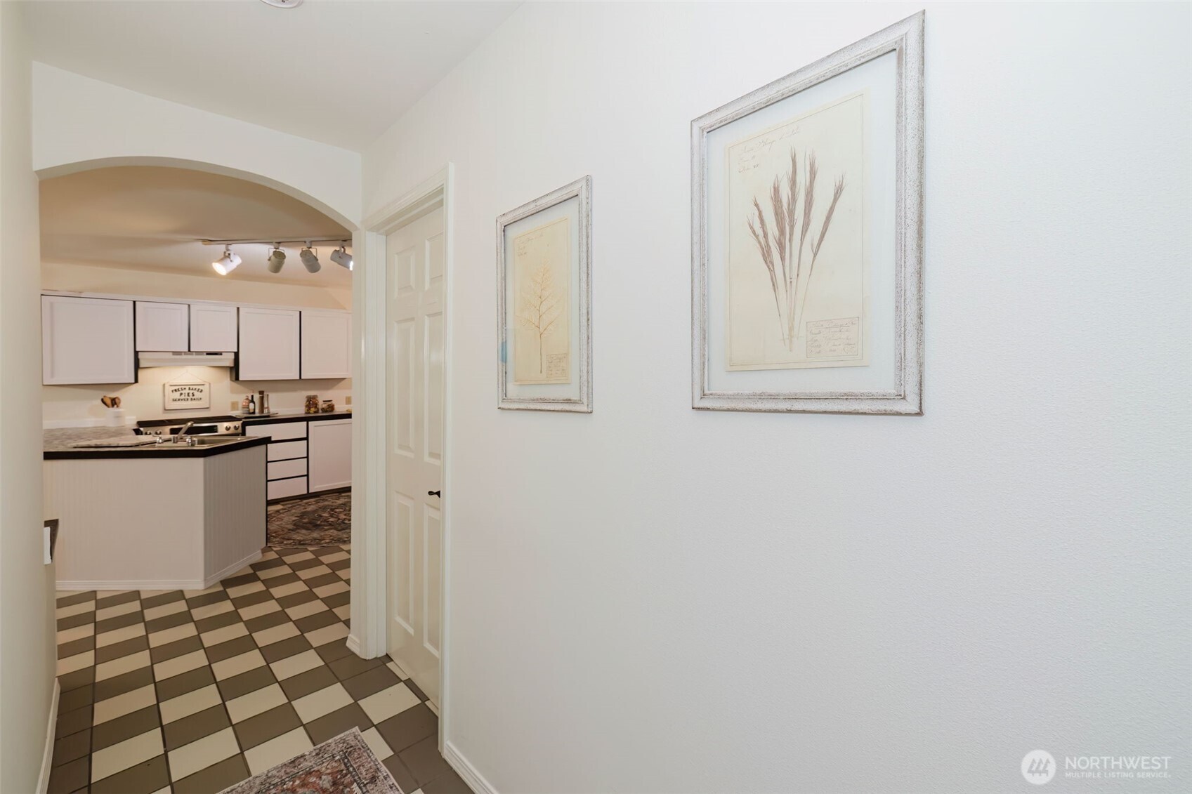 7215 Ne Dolphin Drive Property Photo 10