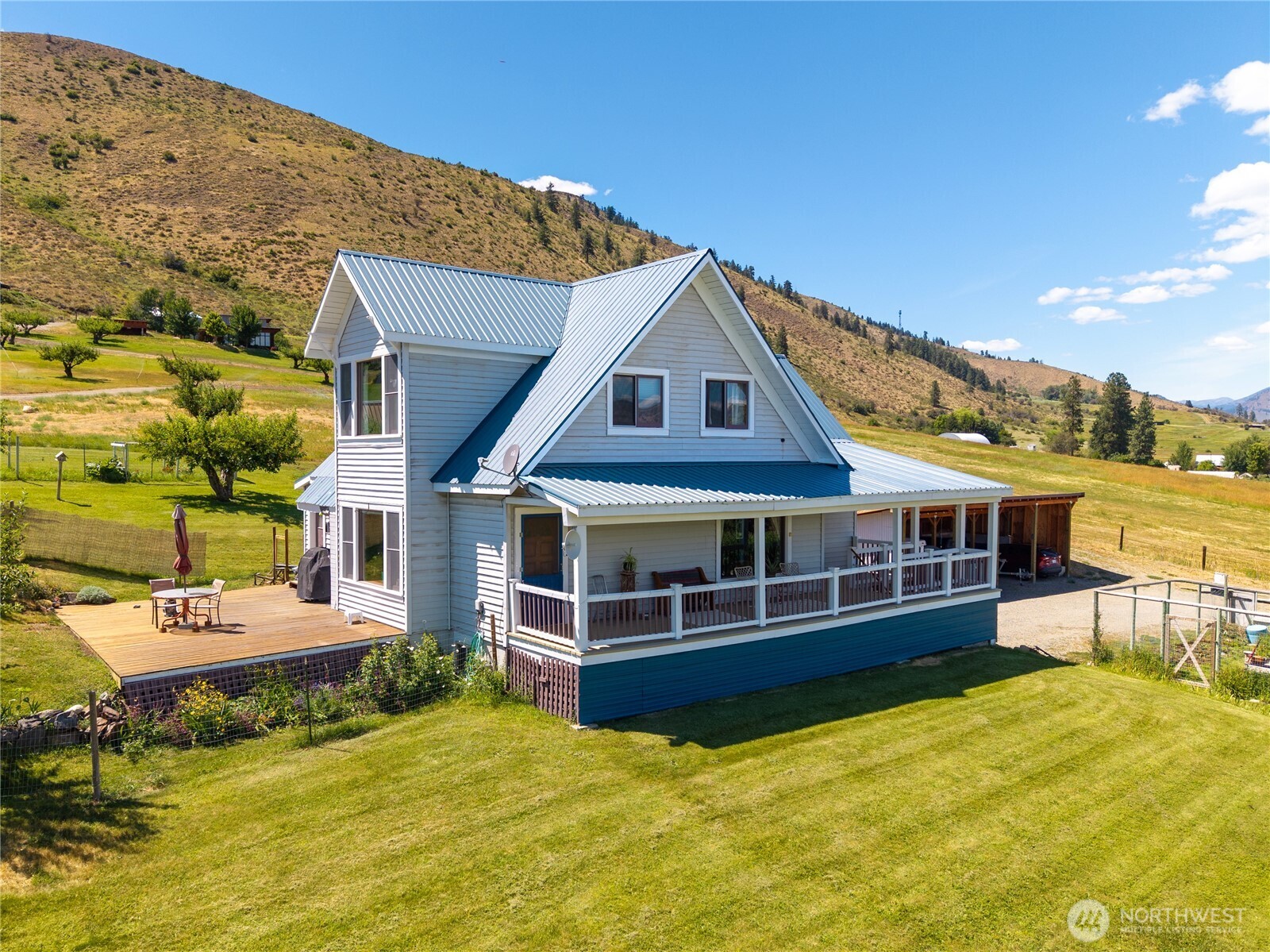 195 Twin Lakes Road Property Photo 1