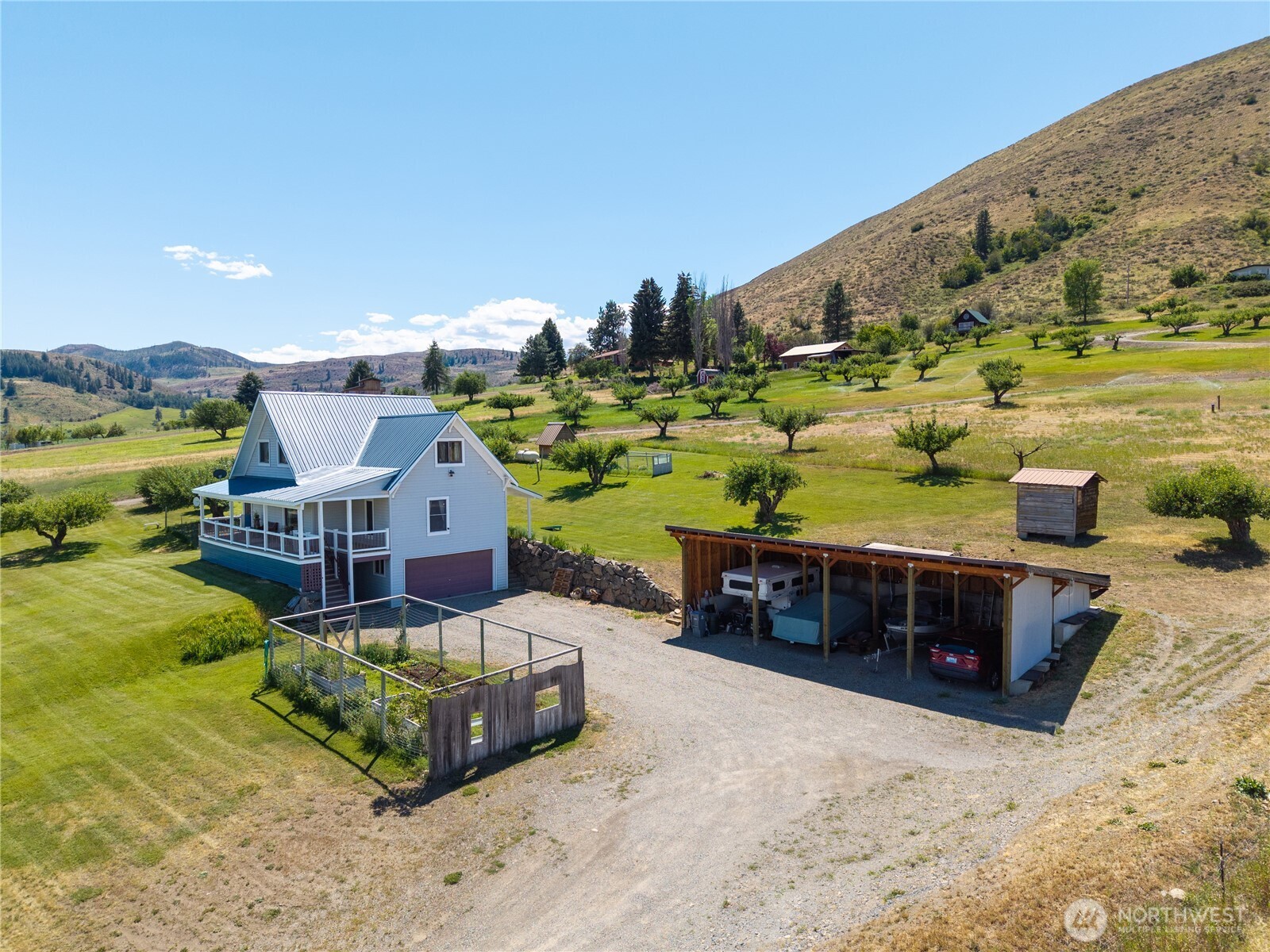 195 Twin Lakes Road Property Photo 2